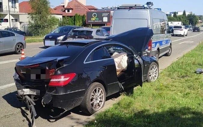 Samochód rozwalony w wypadku
