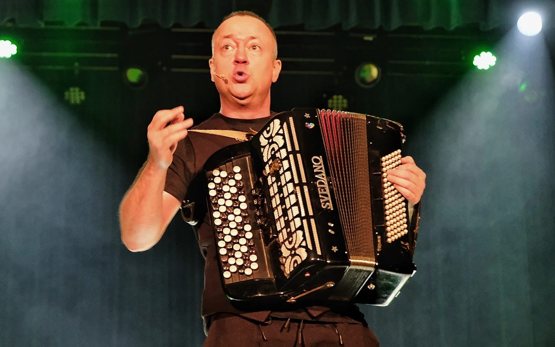 Czesław Mozil Solo gra na harmonii