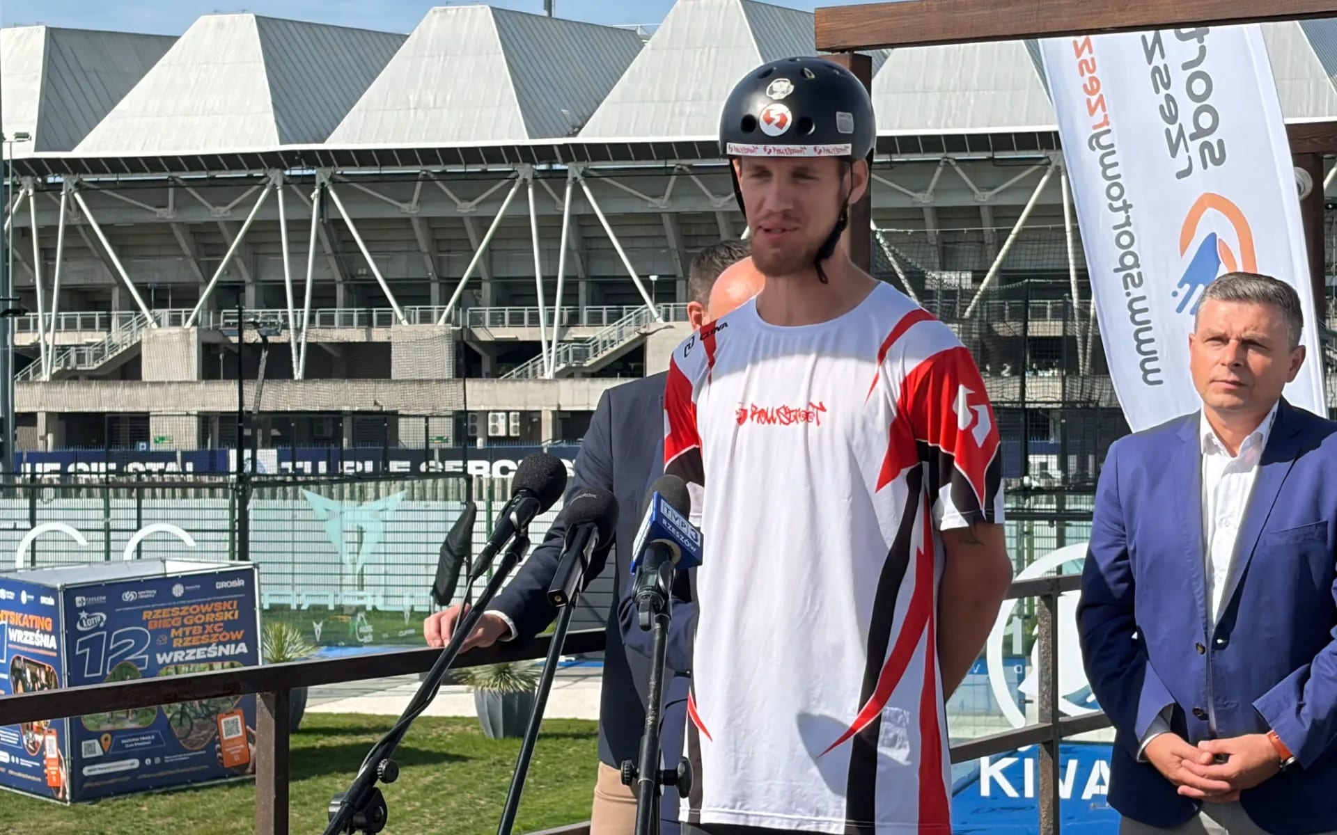 Jakub Flaga na konferencji zapowidającej Narodowy Dzień Sportu