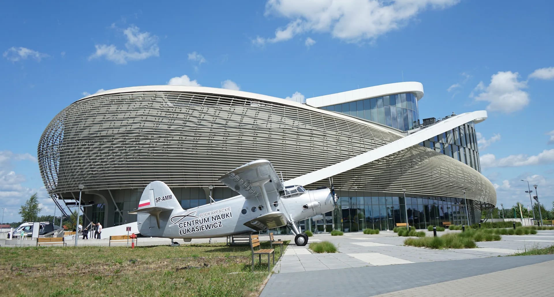 AN-2 Antonow na tle Podkarpackiego Centrum Nauki "Łukasiewicz"