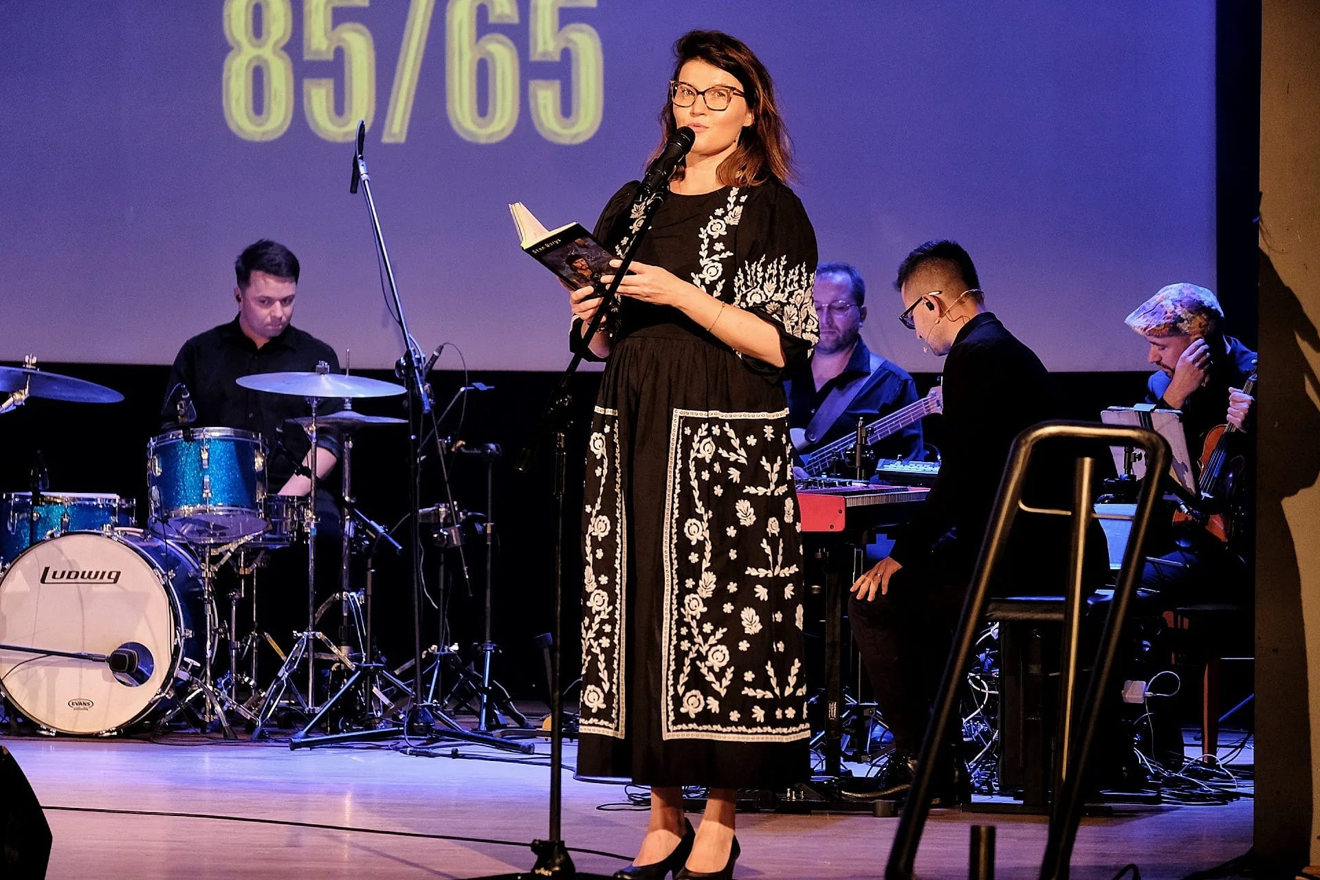Justyna Król czyta wiersze Stana Borysa
