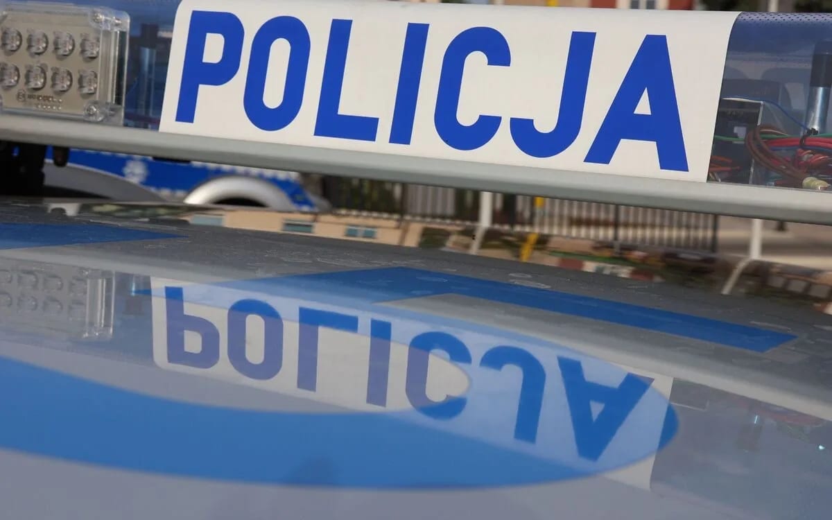 Policja - napis na radiowozie