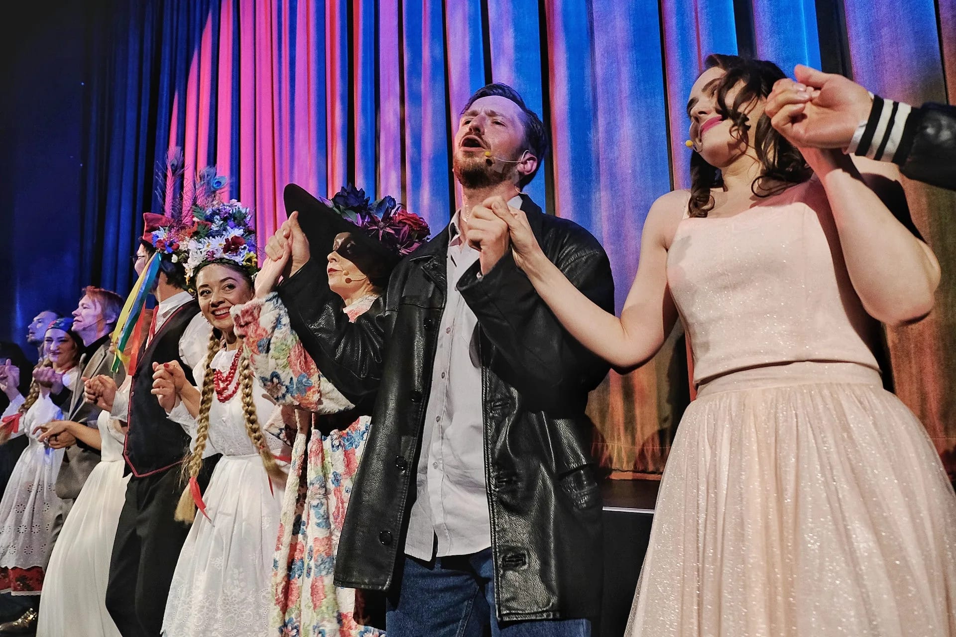 Tańce na "Weselu" Wyspiańskiego w rzeszowskim Teatrze Maska
