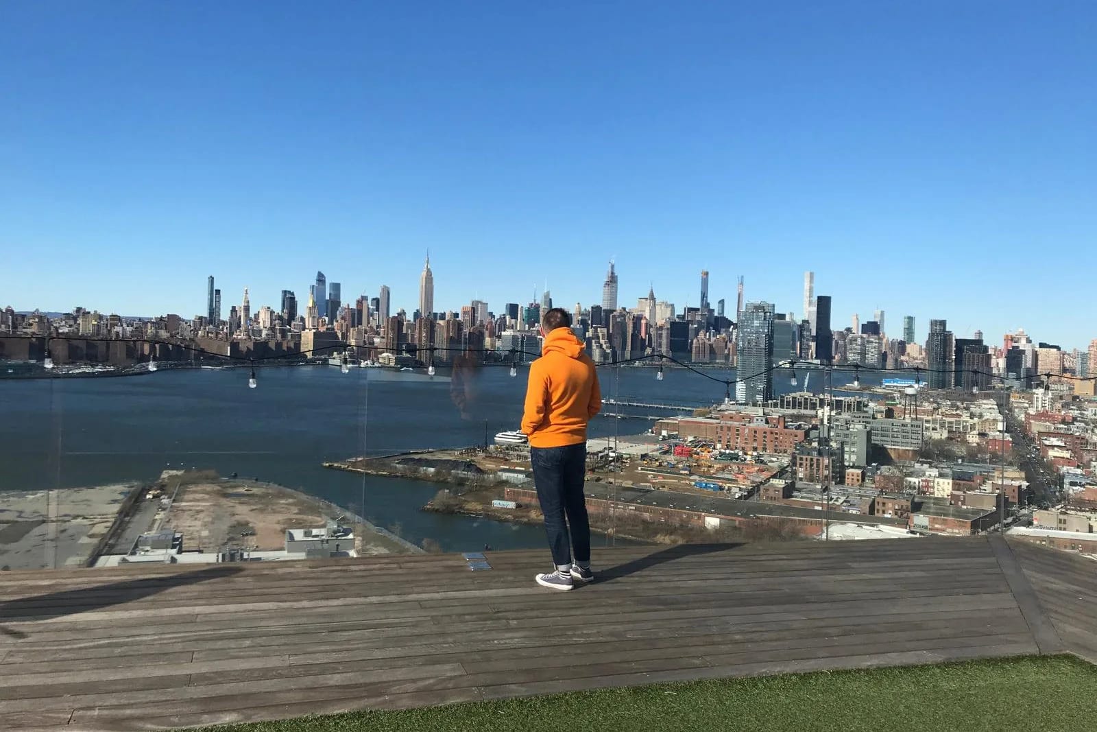 Alek Korab na Brooklyniee