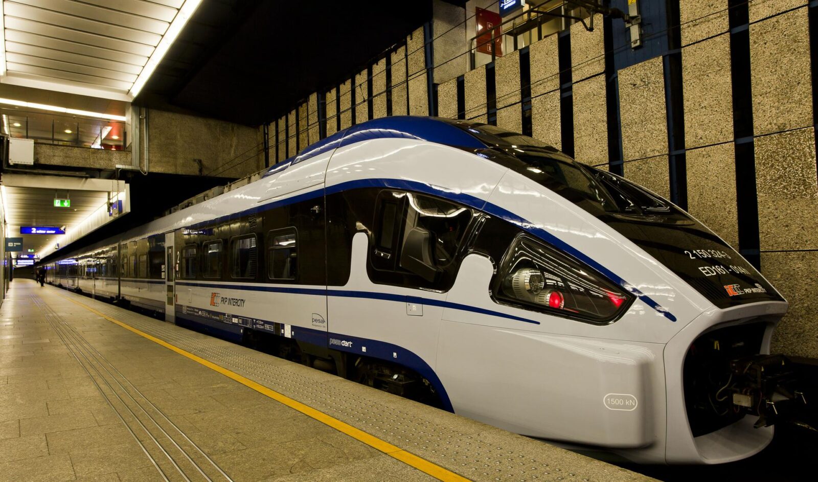Trasę Warszawa - Rzeszów bezpośrednio można przejechać pociągiem InterCity