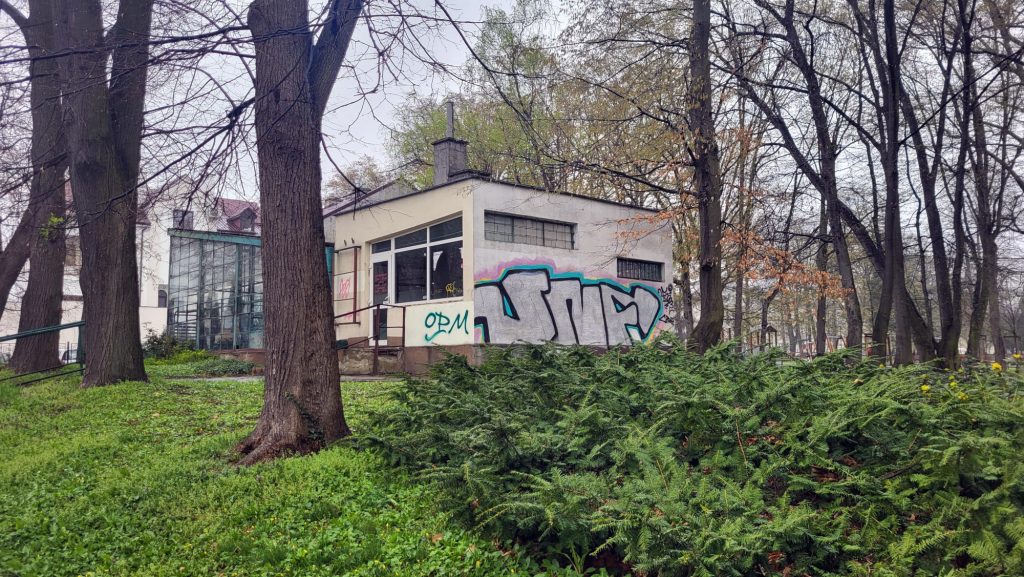 Budynek po kwiaciarni Róża przy ul. Dąbrowskiego w Rzeszowie