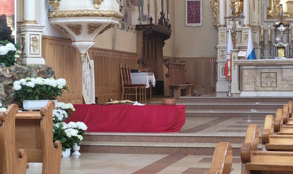 Wielka Sobota w Rzeszowie. Jezus Chrystus leży w grobie
