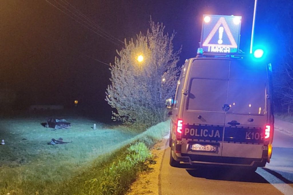 Policjanci na miejscu wypadku