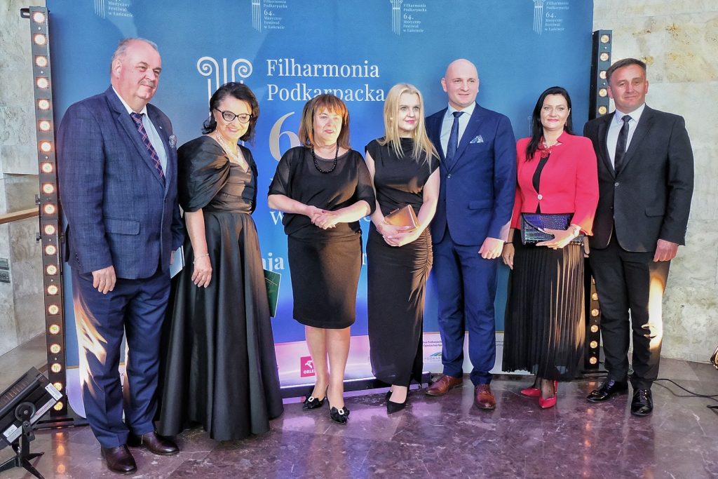 Krystyna Stachowska i Piotr Pilch na otwarciu festiwalu muzycznego w łańcucie