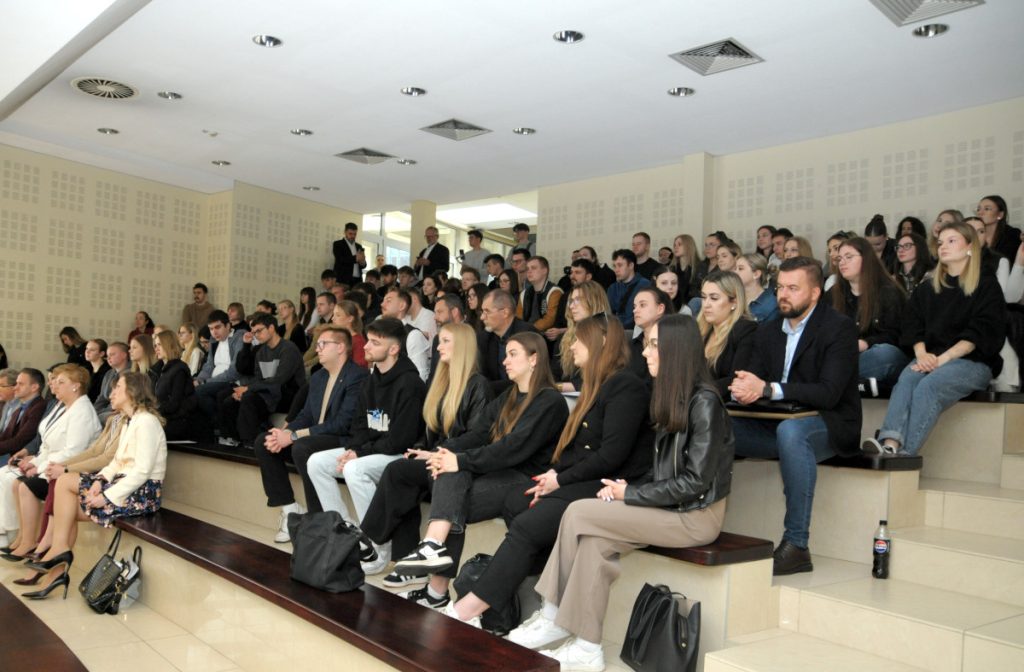 studenci