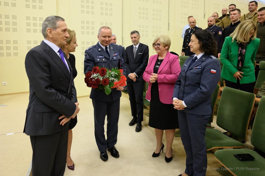 dyrektor i wicedyrektor służby więziennej