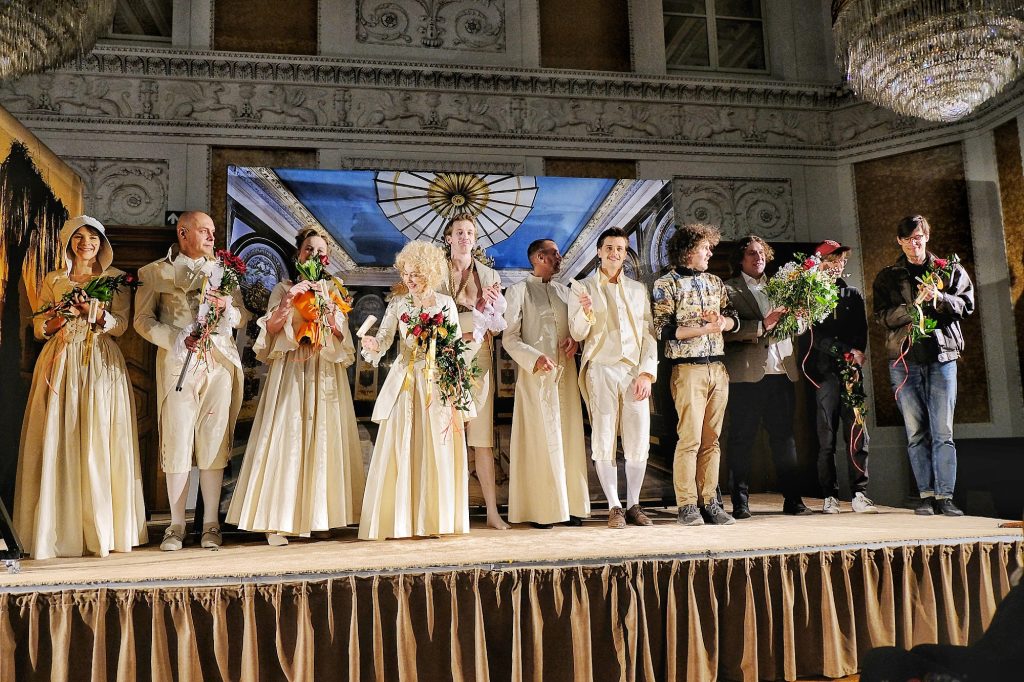 Aktorzy Teatru im. Wandy Siemaszkowej w Rzeszowie - premiera sztuki "Parady" na Zamku w Łańcucie