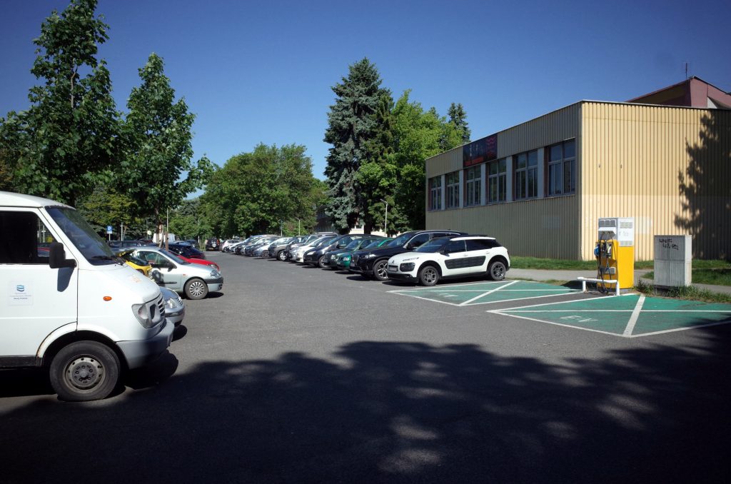 Parking przy hali ROSiR w Rzeszowie