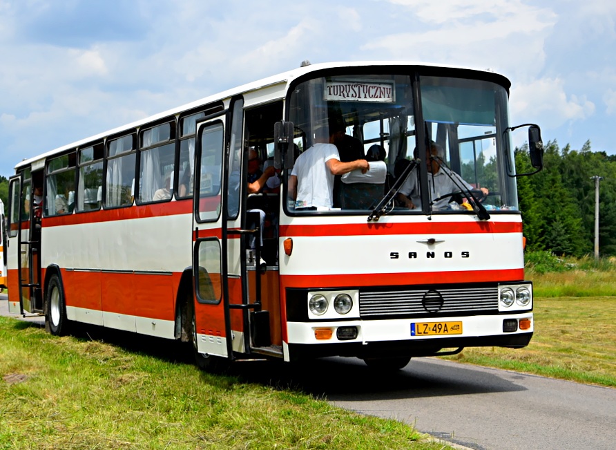 Na Zlot Zabytkowych Autobusów w Rzeszowie przyjedzie jugosłowiańska legenda, autobus Sanos S415. | Fot. ZTM Rzeszów