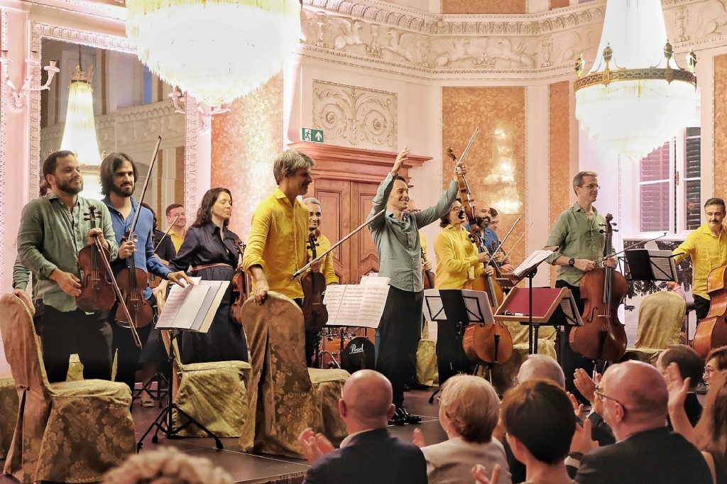 orkiestra z Brazylii gra w Łańcucie