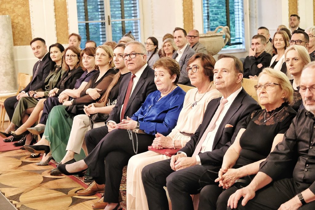 publiczność w zamku w Łańcucie