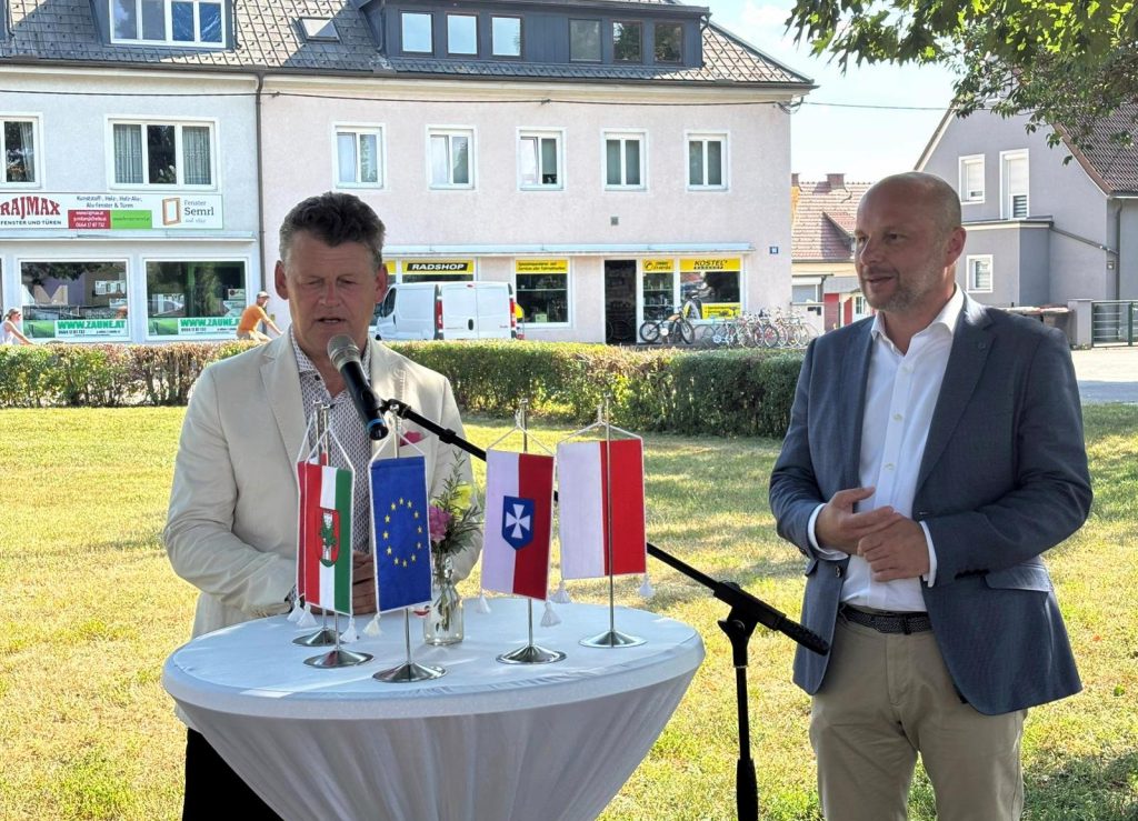 dwaj panowie w parku w Klagenfurcie