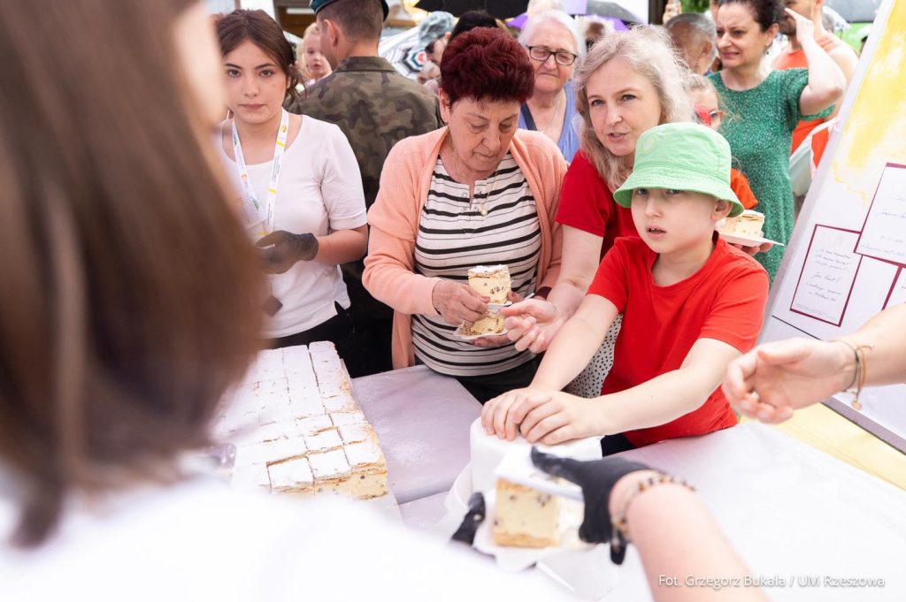 mieszkańcy Rzeszowa czekają na kremówkę papieską