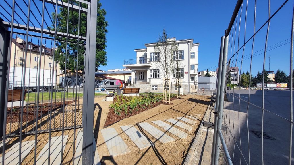 Biała modernistyczna Willa Januszów w Rzeszowie