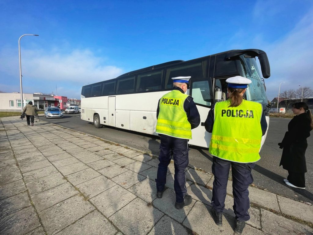 Kontrole autokarów przez policję