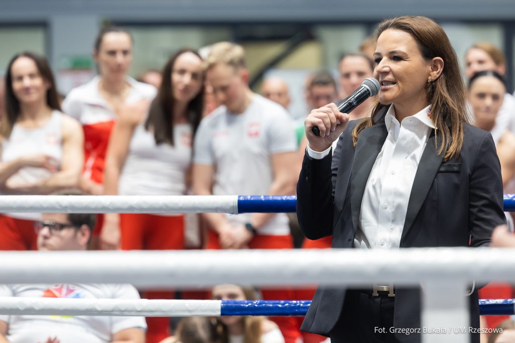 mistrzyni świata w karate tradycyjnym Marta Niewczas na sportowym ringu