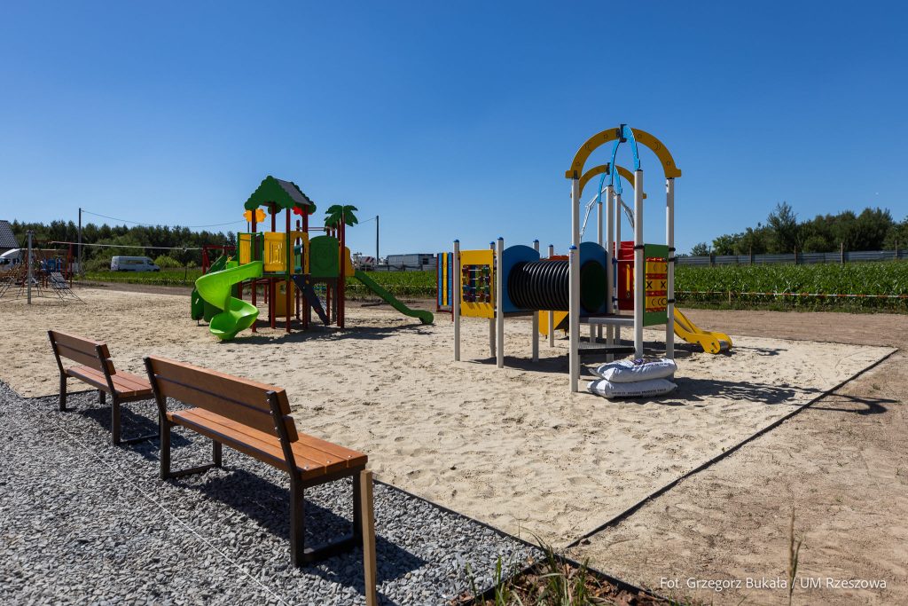 Plac zabaw na osiedlu Przybyszówka