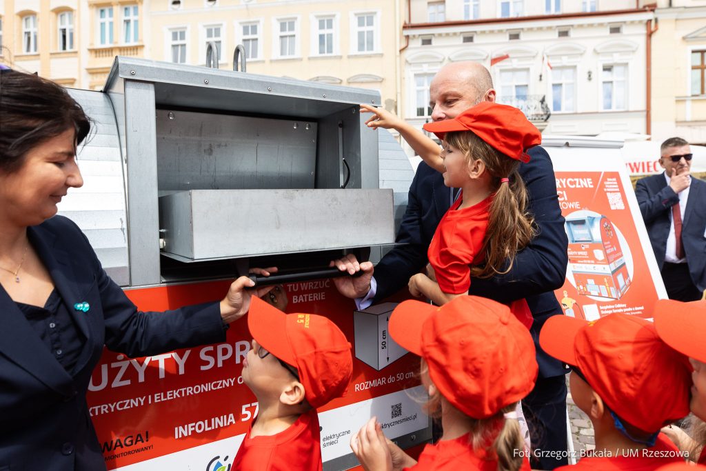 Fijołek, dzieci i elektrośmieci