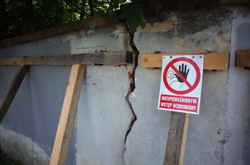 Mur przy cmentarzu żydowskim w Rzeszowie