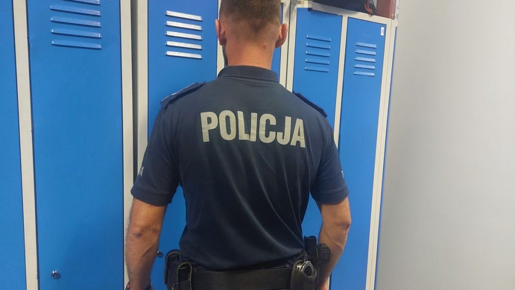 Policjant na miejscu kradzieży