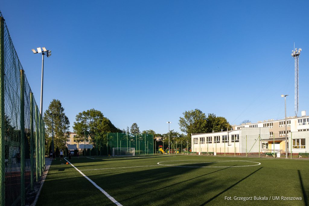 Boisko sportowe przy IV LO