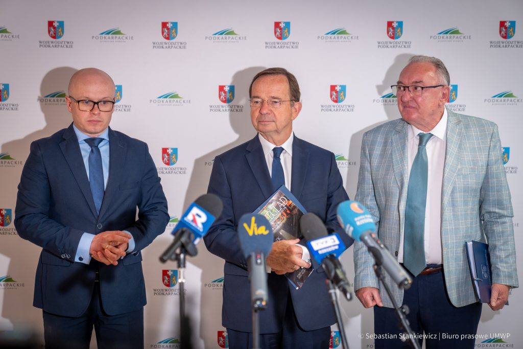 Władysław Ortyl na konferencji prasowej