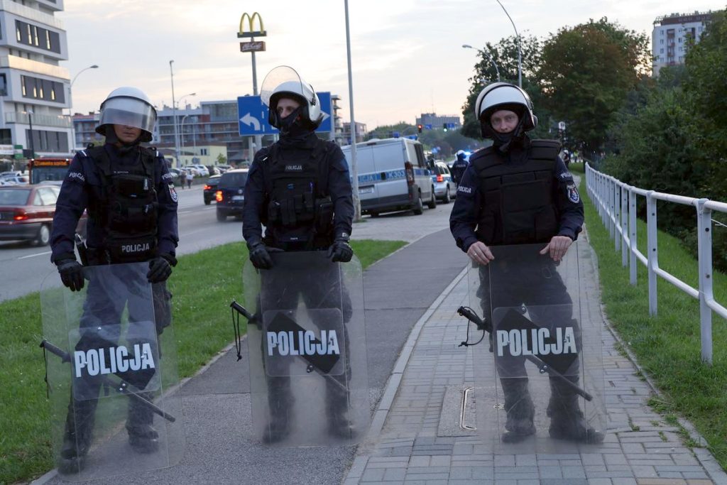 Policja eskortuje kibiców