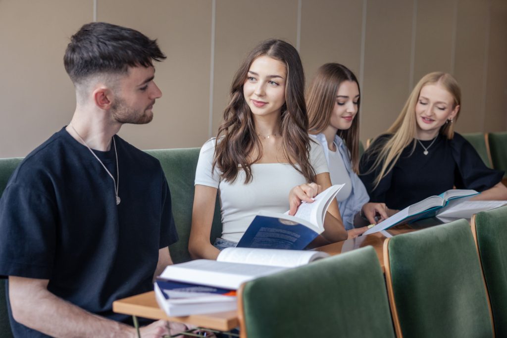 Studenci WSPiA