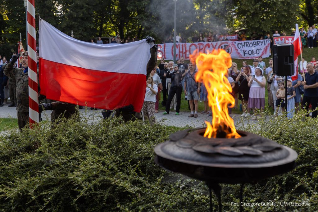 Uroczystości pod pomnikiem żołnierzy AK