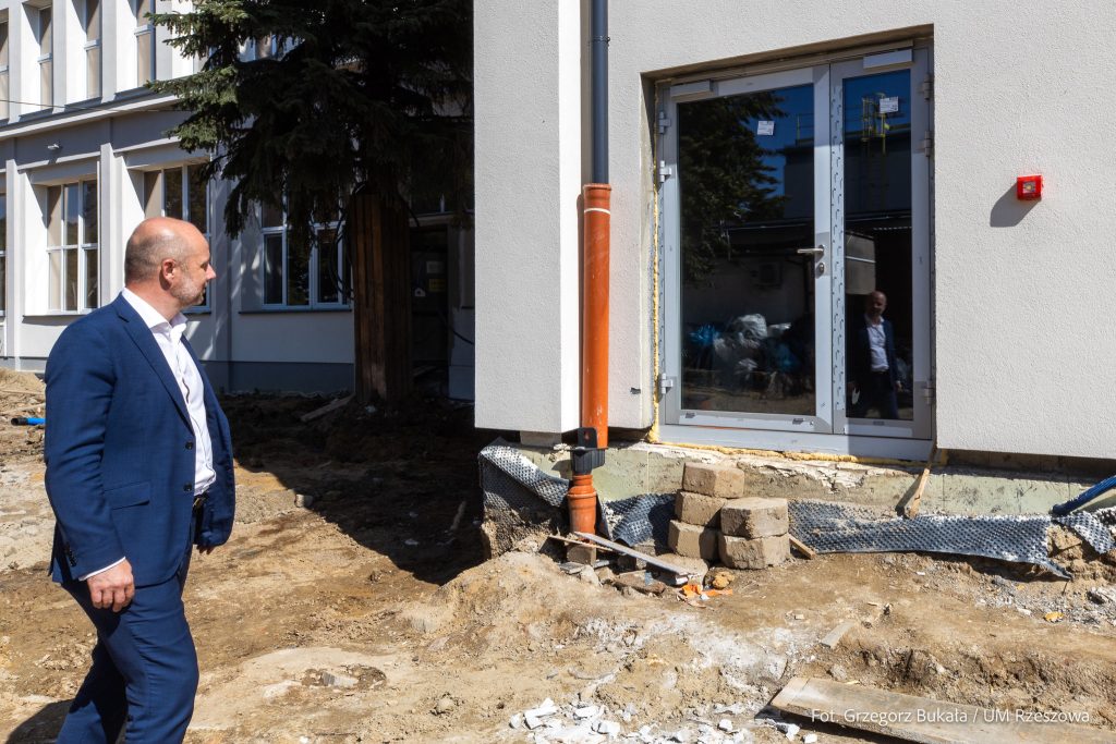Konrad Fijołek na budowie