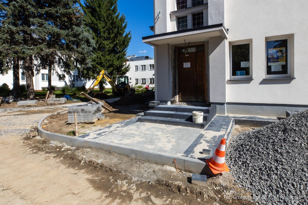Nowy budynek Zespołu Szkół Elektronicznych w Rzeszowie