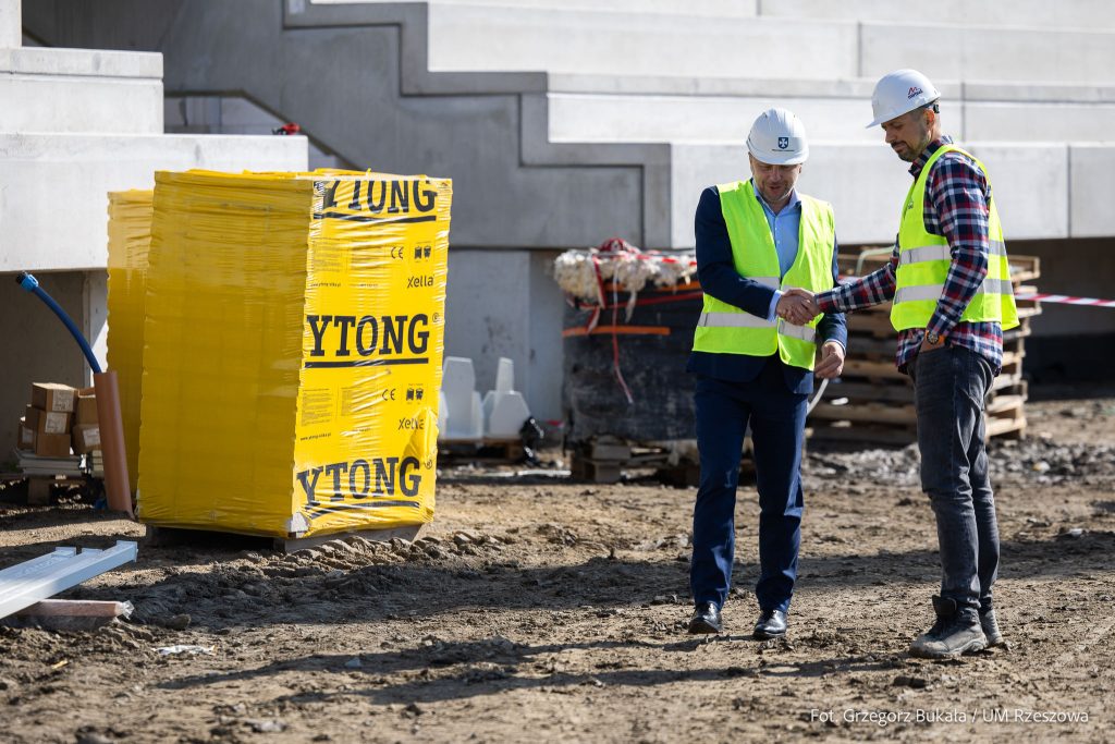 Konrad Fijołek na budowie PCLA