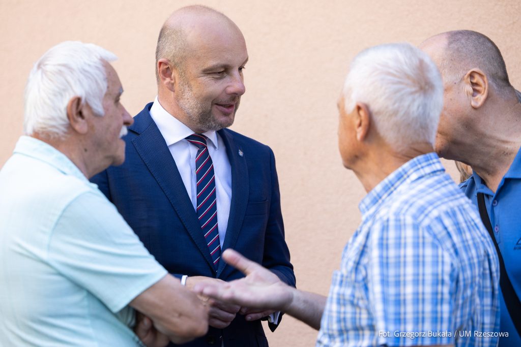Konrad Fijołek na odsłonięciu muralu