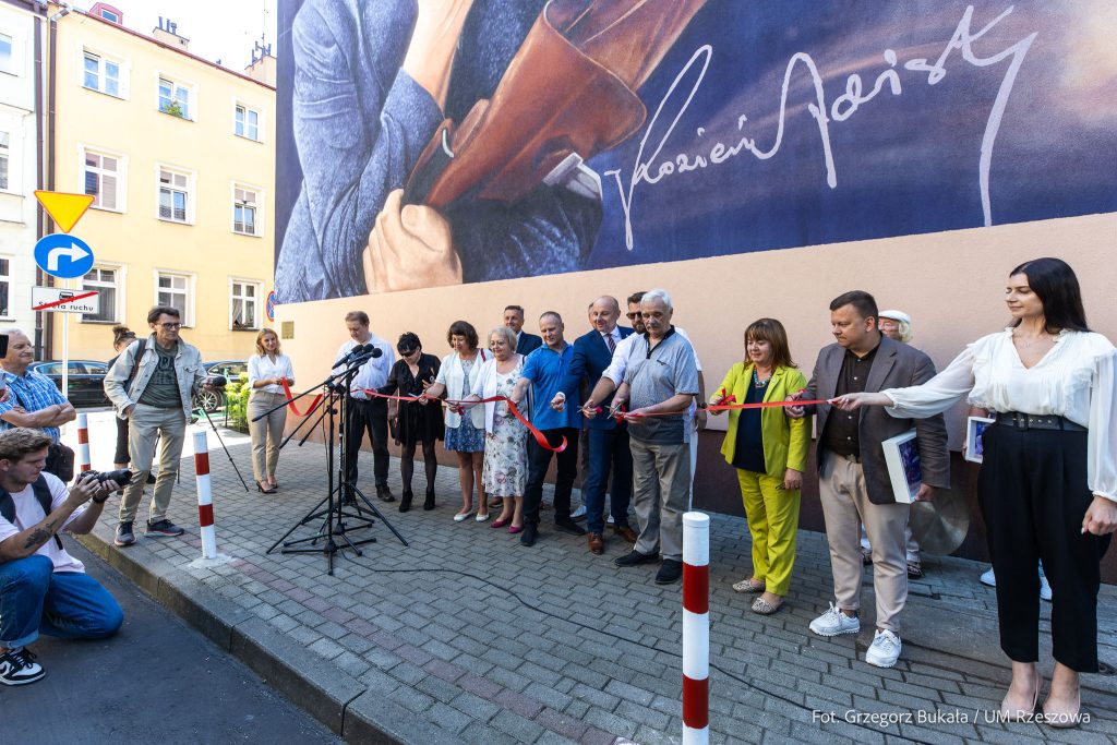 Odsłoniecie muralu Zdzisława Kozienia w Rzeszowie