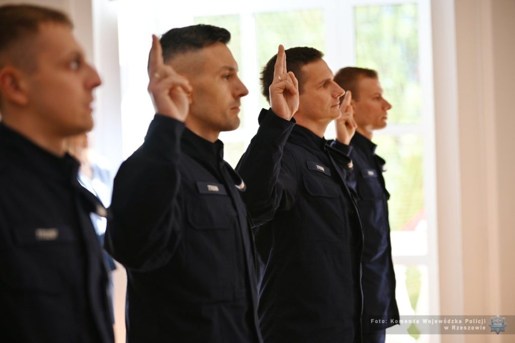 Pięciu nowych policjantów