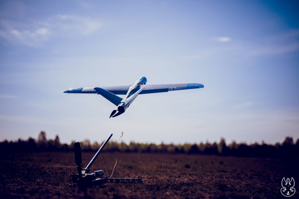 Dron wojskowy