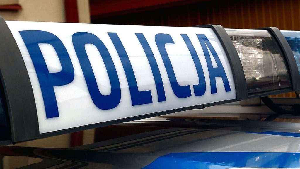 Napis policja na radiowozie