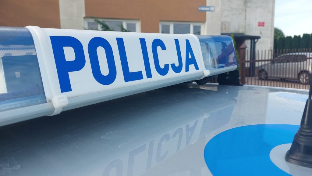 Policja, oszuści, radiowóz