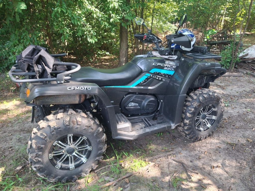 czarny quad