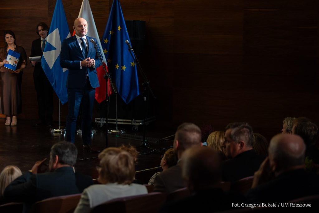 Konrad Fijołek na dniu nauczyciela