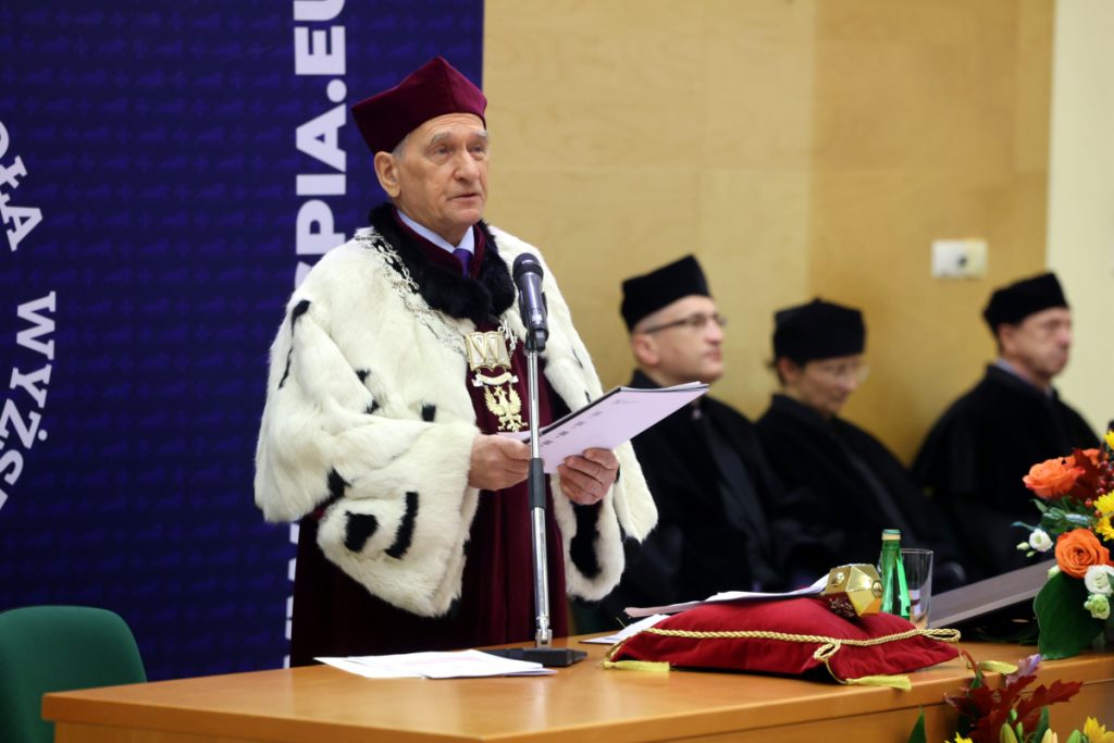 rektor w płaszczu gronostaja