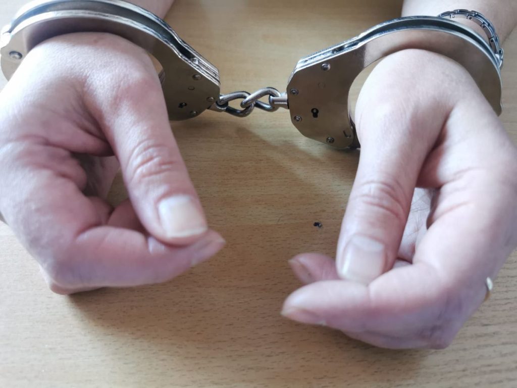 Poszukiwane w areszcie