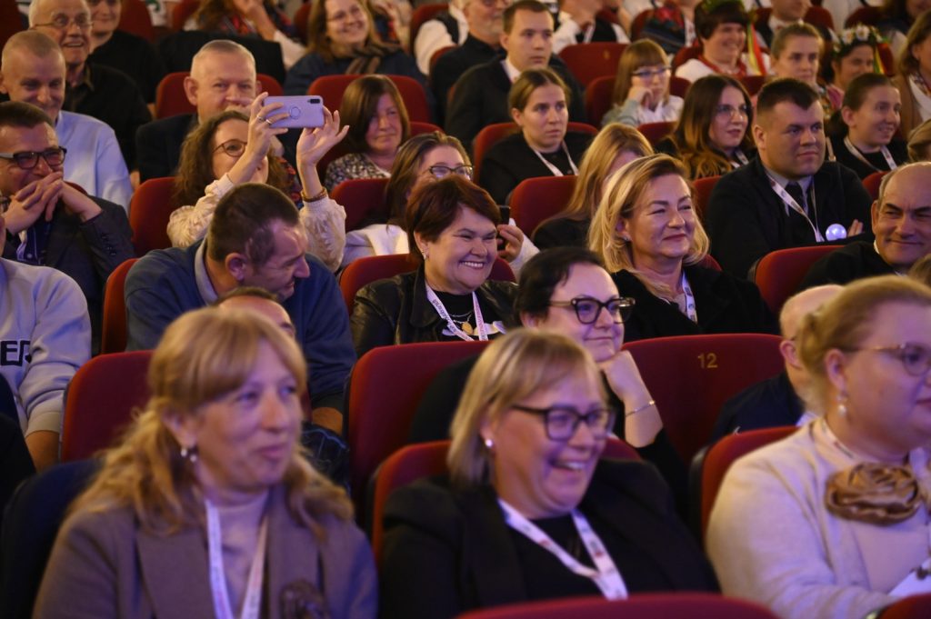 publiczność na widowni WDK Rzeszów