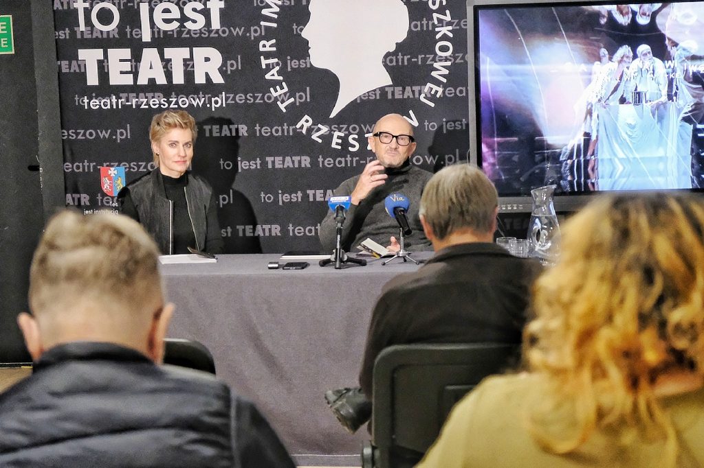 konferencja prasowa w teatrze