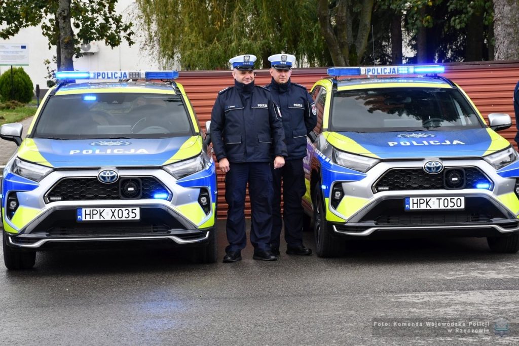 Nowe RAV4 dla podkarpackiej policji